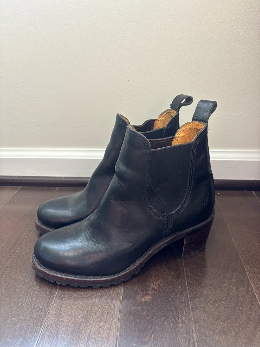 Frye Sabrina Chelsea Boots